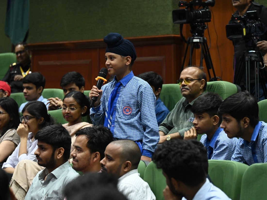 A student at the microphone
