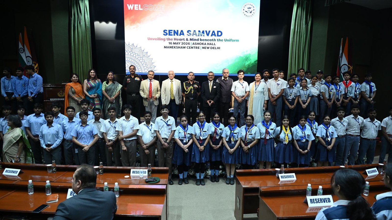 Group photograph with the Chief of the Army Staff